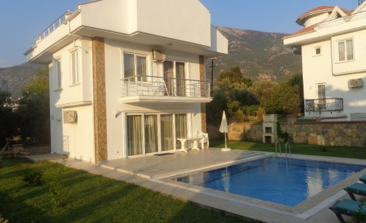 <p>The 3 bedroom Pine villa #6 with private swimming pool in Ovacik Hisaronu. Located in 5 minutes by walk from Hisaronu center. </p>
