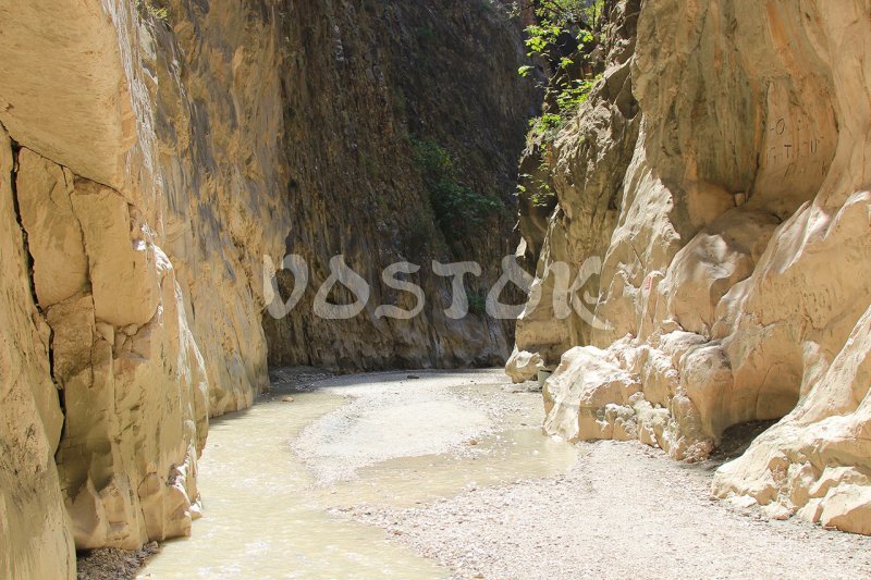 The stone walls of the Saklikent canyon are white - Saklikent Tlos Yakapark Tour