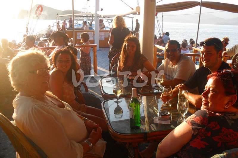 Having fun during the sunset cruise from Fethiye