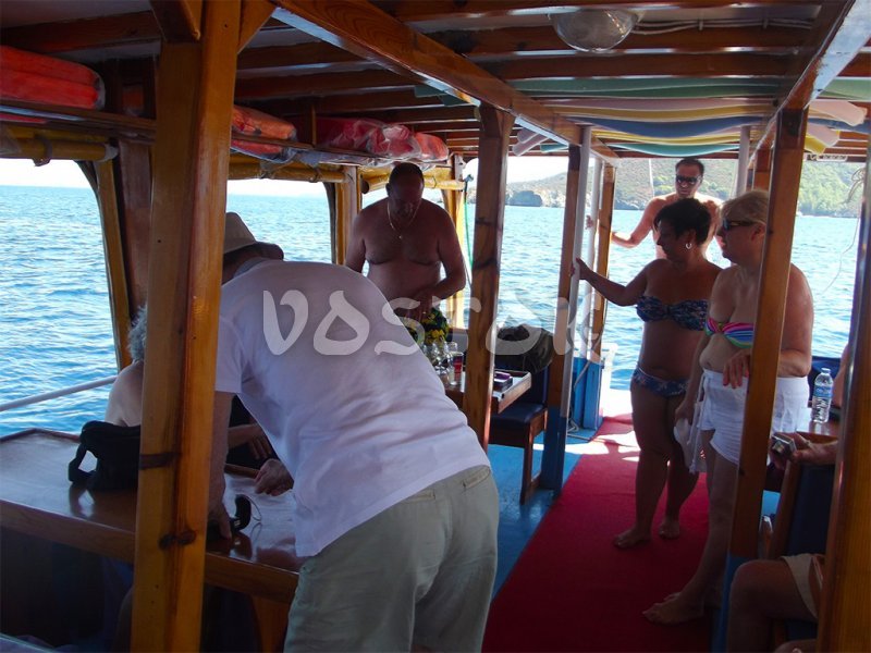 Sweet Pea deck is equipped with tables for lunch - Private Boat Hire Fethiye