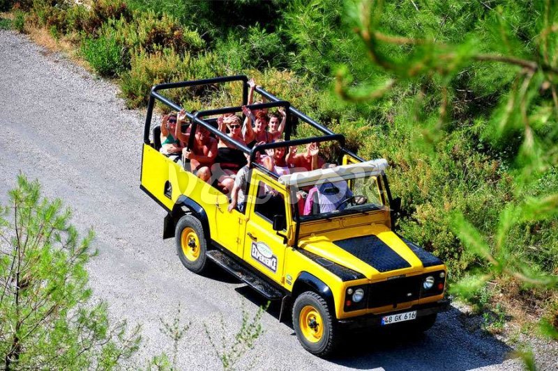 Sometimes people doubt our camera man is human not monkey - Land Rover Safari from Oludeniz