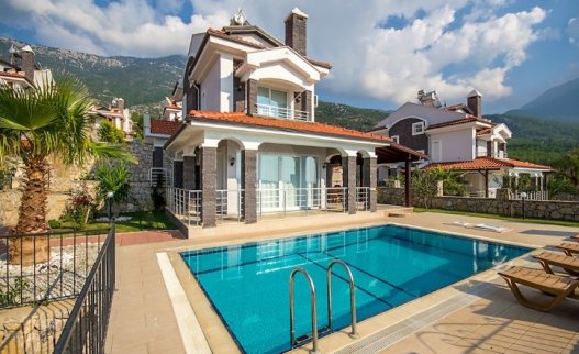<p>The Villa Arna in Ovacik is 3 bedroom villa with private pool and a beautiful panoramic sea and mountain view.</p>
