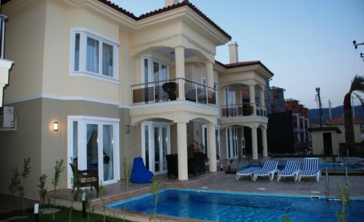 <p>With its breath taking position, located directly on Calis beach Fethiye, this luxury Oyster villa #8 offers exceptional accommodation with its own private swimming pool on a site rich in facilities. The complex includes a heated indoor swimming pool, fitness centre, sauna, Turkish bath massage and beauty centre. All manner of water sports are available on your doorstep from the water sports centre where you can learn to scuba dive, parasail, and water ski or windsurf and Calis beach. A complete stress free holiday and a perfect place to relax – or not – your choice! </p>
